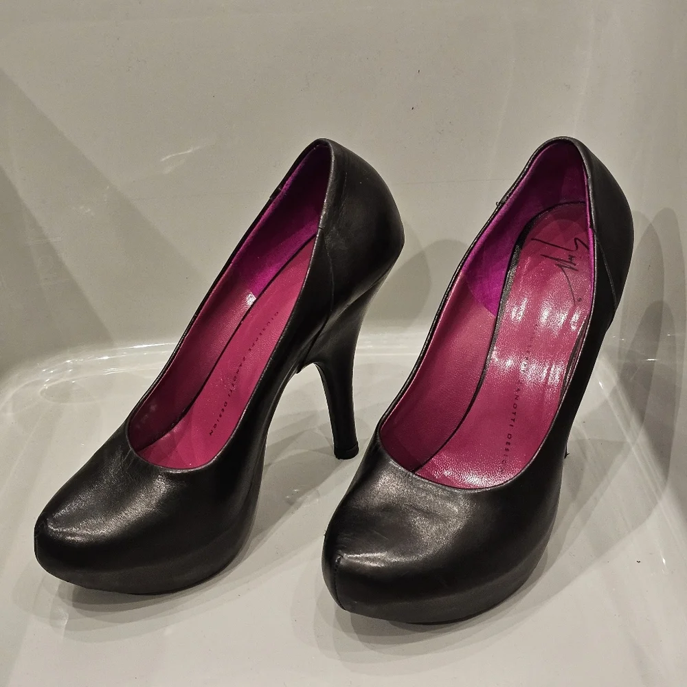 GIUSEPPE ZANOTTI Black Leather Classic Round Toe Platform Pumps (EU 36.5)